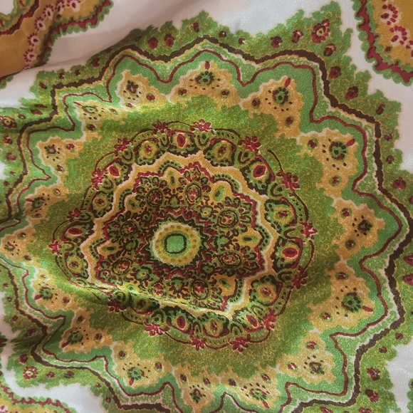 🎀Silky Kouture Blouse - Picture 2 of 7